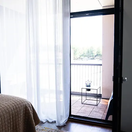 Komeet דירה פארנו